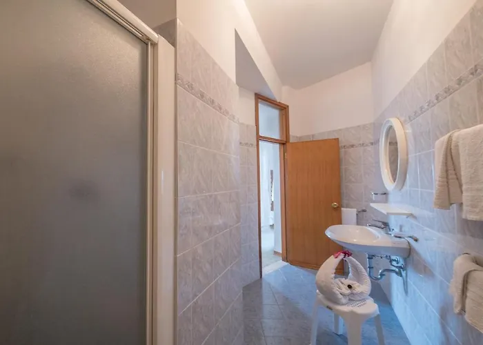 מלון Majestic 3*